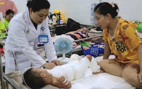 Bé 2 tuổi bỏng 60% được cứu sống nhờ ghép da từ mẹ